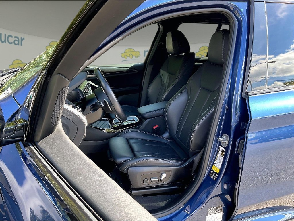 Used 2023 Blue BMW xDrive30i image 10