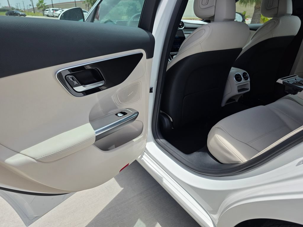 New 2026 Polar White Mercedes-Benz C 300 image 46