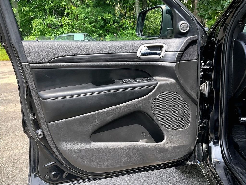 Used 2019 Black Jeep Altitude image 9
