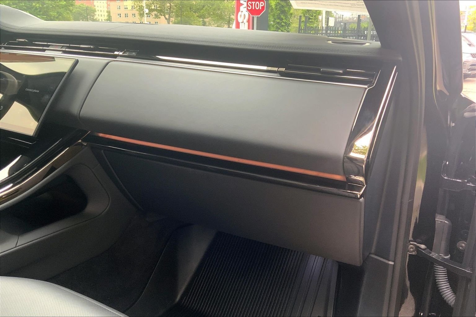 Certified Used 2024 Santorini Black Metallic Land Rover SE image 18