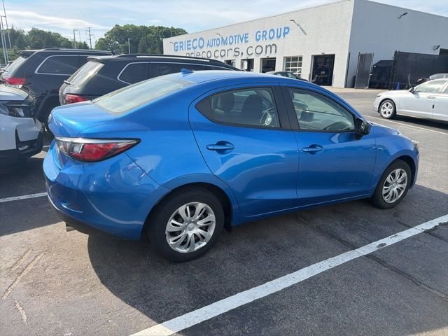 Used 2019 Blue Toyota L image 2