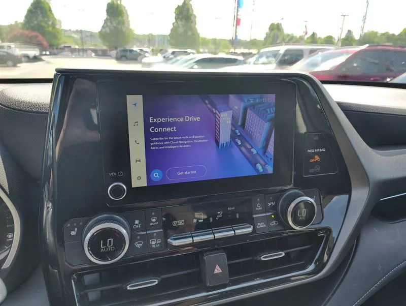 Used 2023 Off-white Toyota XLE image 13