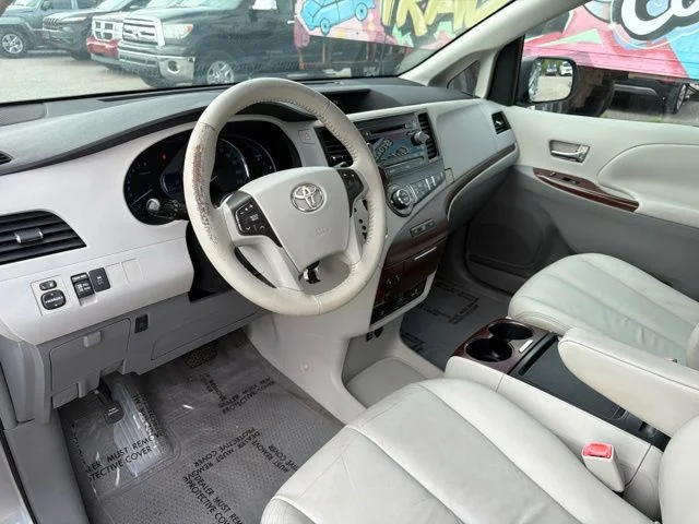 Used 2011 Silver Toyota XLE image 10