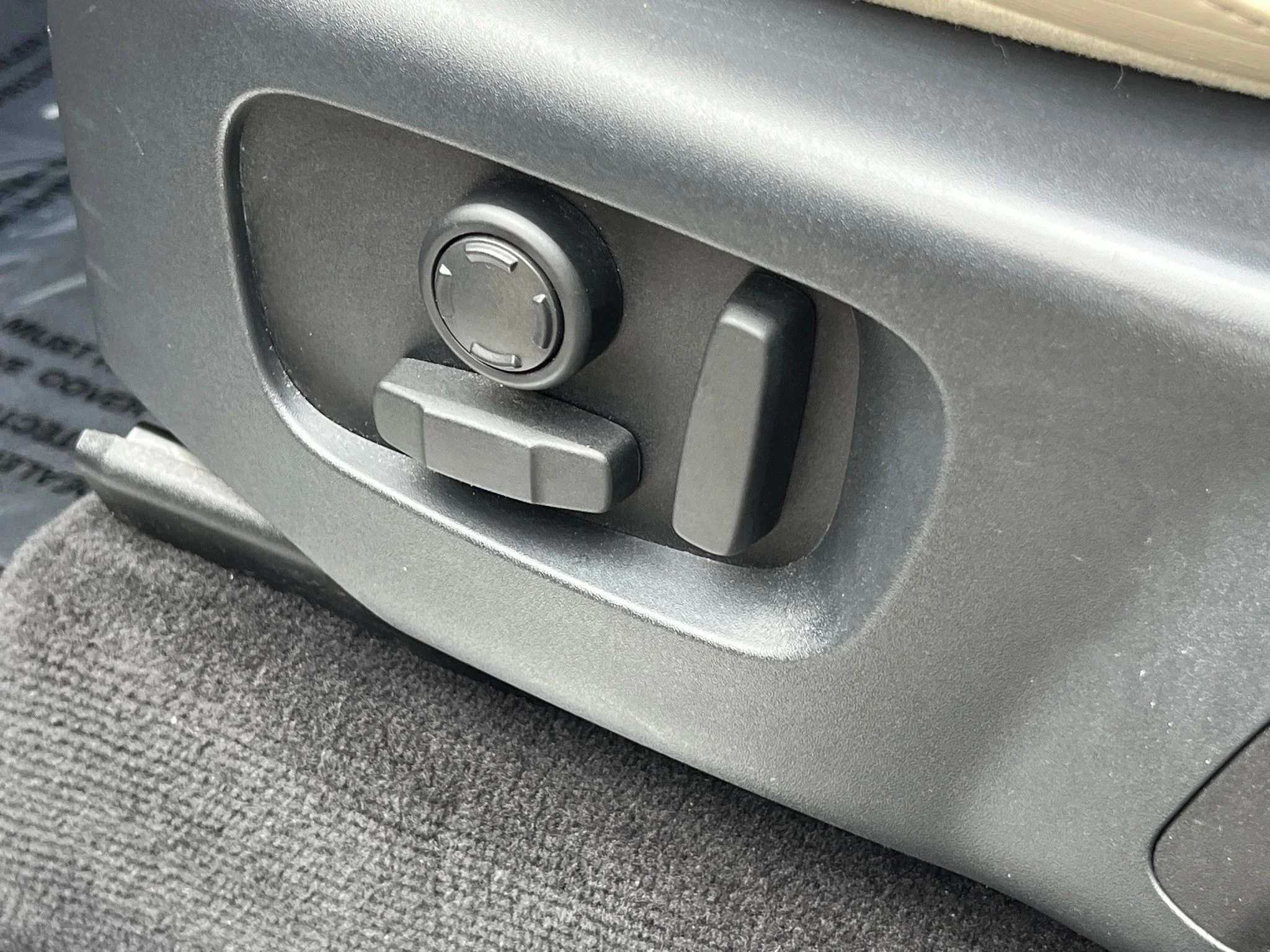 Used 2021  Land Rover HSE Silver Edition image 33