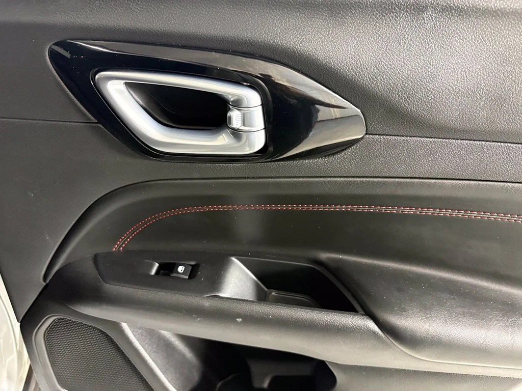 Used 2025 Silver Jeep Trailhawk image 15
