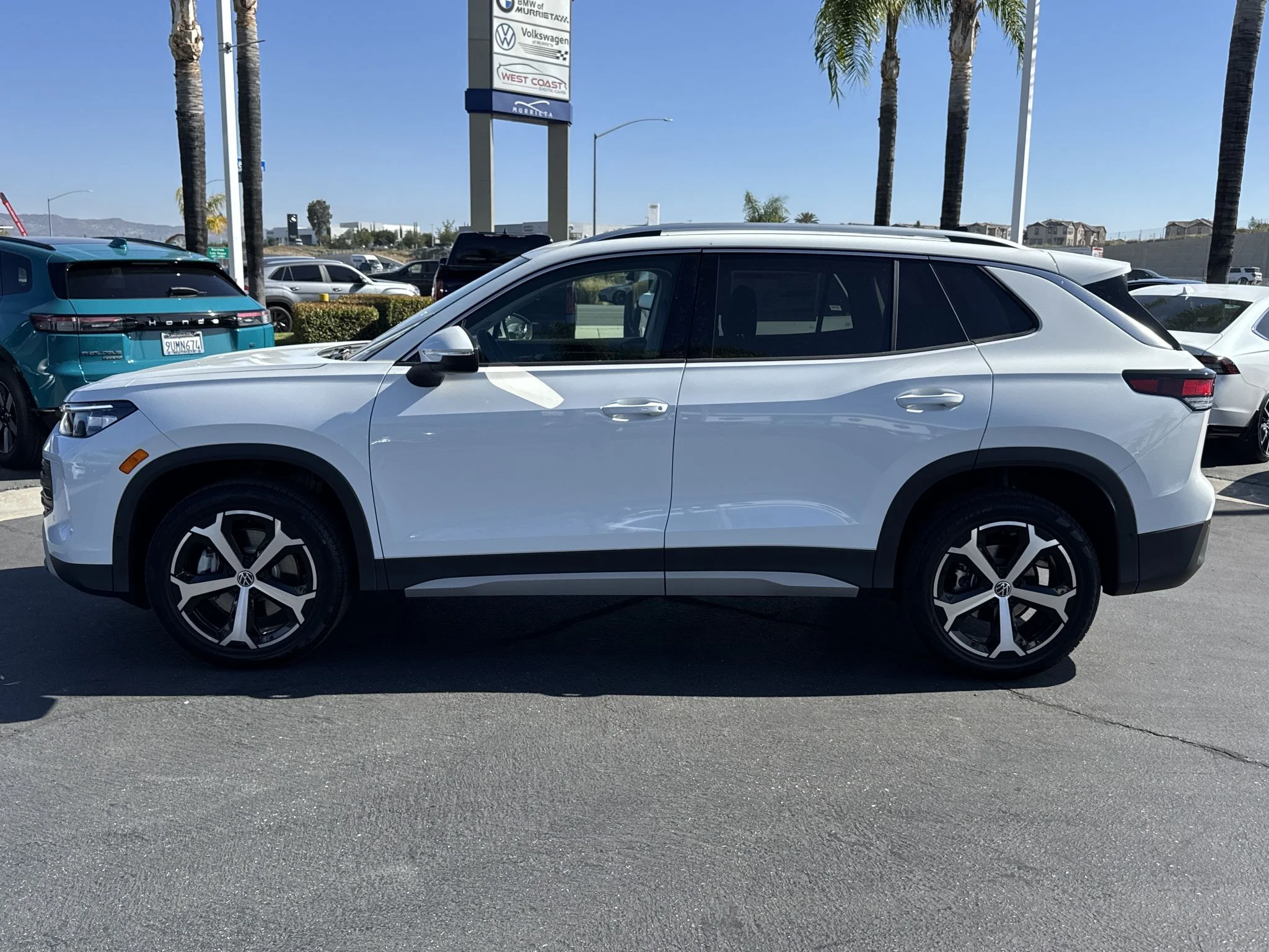 New 2026 Pure White Volkswagen SE image 4