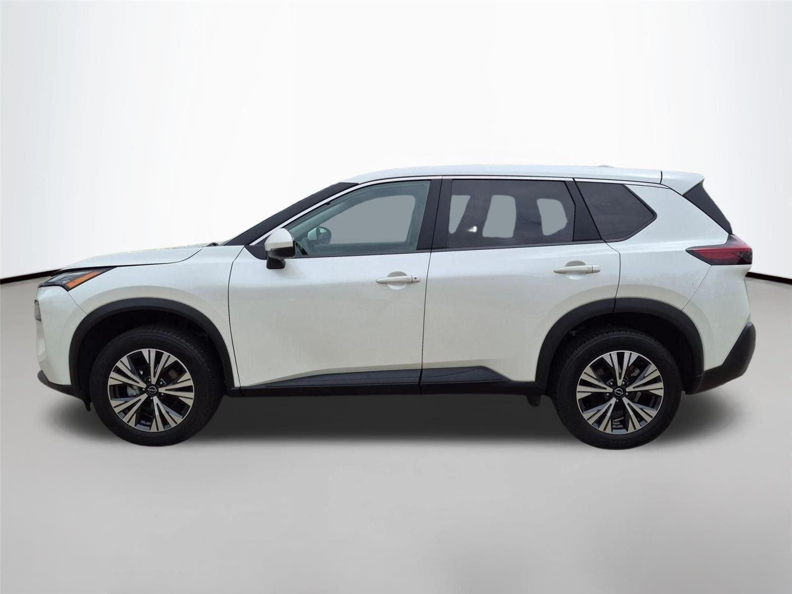 Used 2022 Pearl White Tricoat Nissan SV image 8