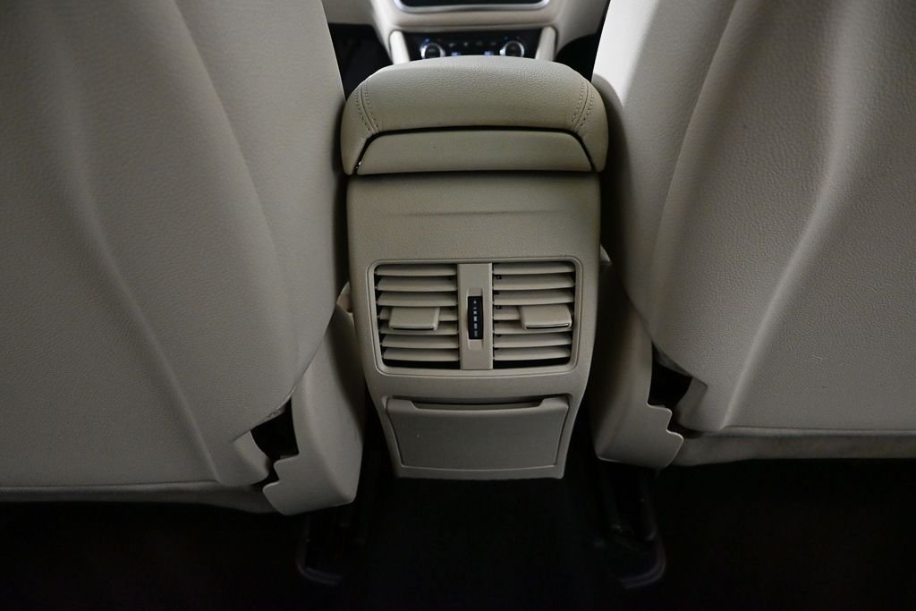 Used 2020 White Mercedes-Benz GLA 250 image 19
