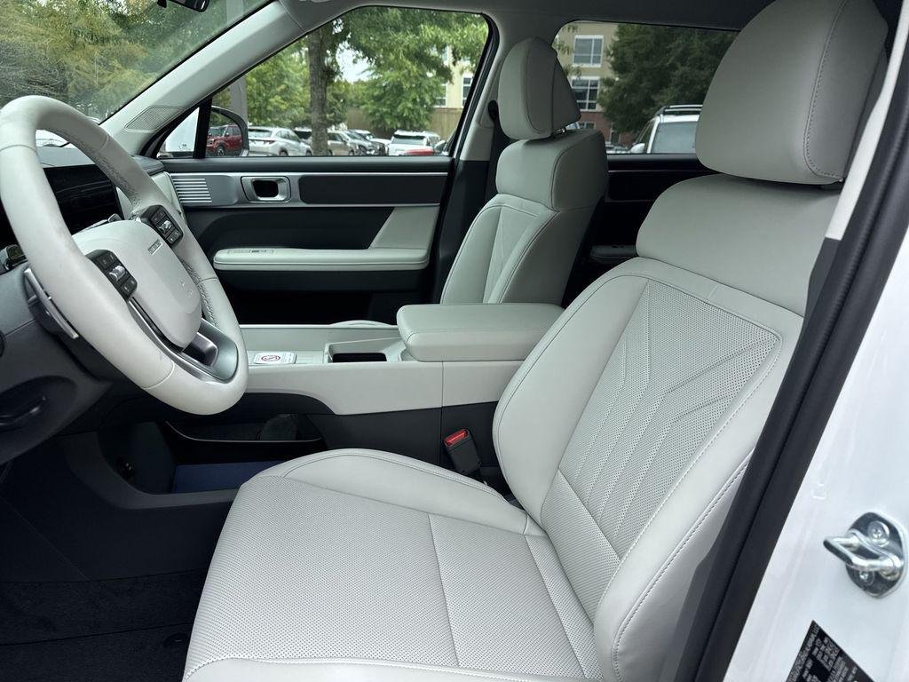 New 2026 White Hyundai SEL FWD image 13