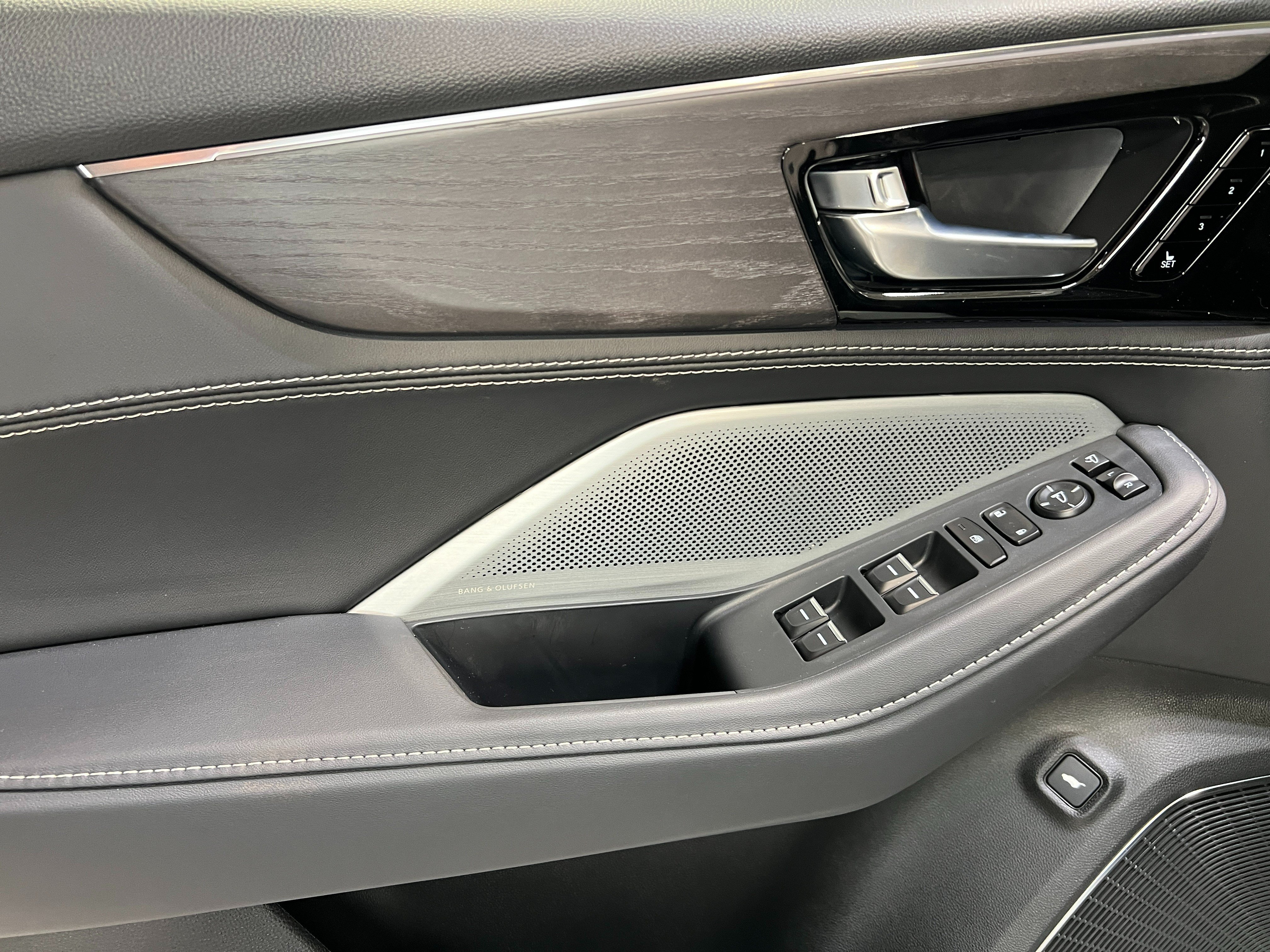 New 2026 Liquid Carbon Metallic Acura w/Advance Package image 15