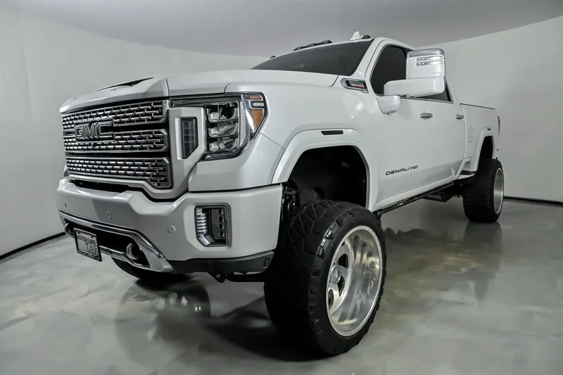 Used 2020 Summit White GMC Denali image 5