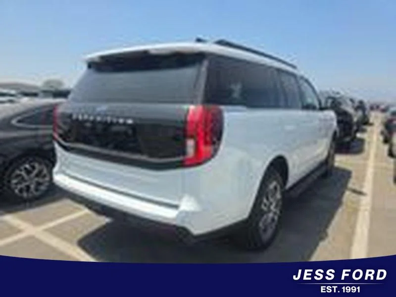 Used 2025 Oxford White Ford Active image 3