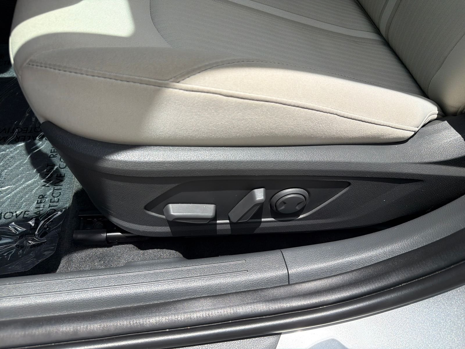 Used 2024 Silver Hyundai SEL image 28