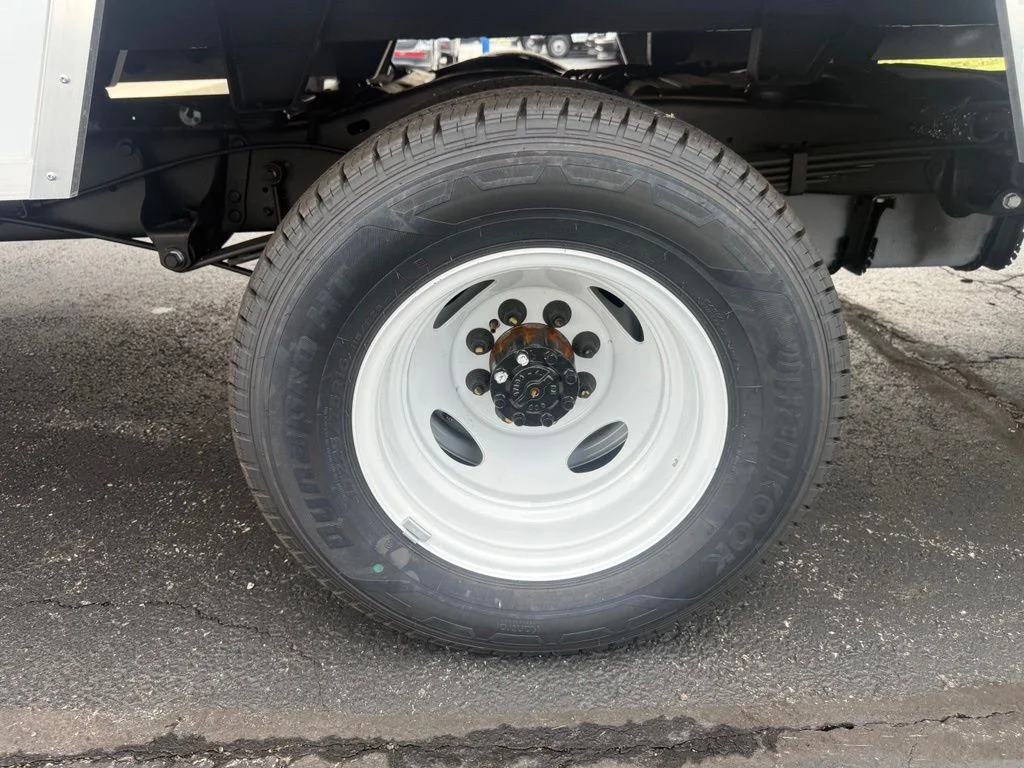 New 2027 Oxford White Ford E-450 DRW image 33