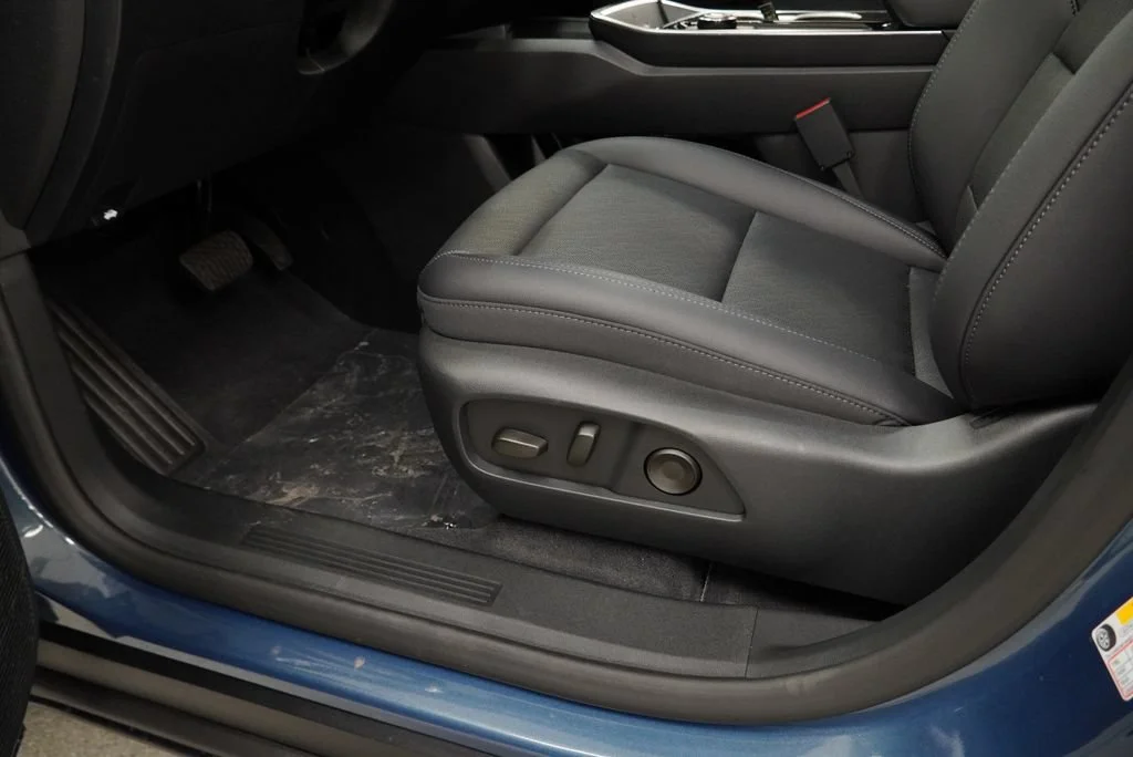 2027 Chevrolet Equinox LT - Photo 23