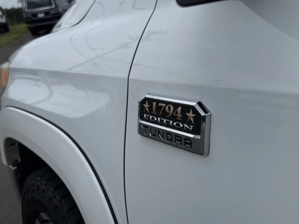 Used 2014 White Toyota 1794 image 11