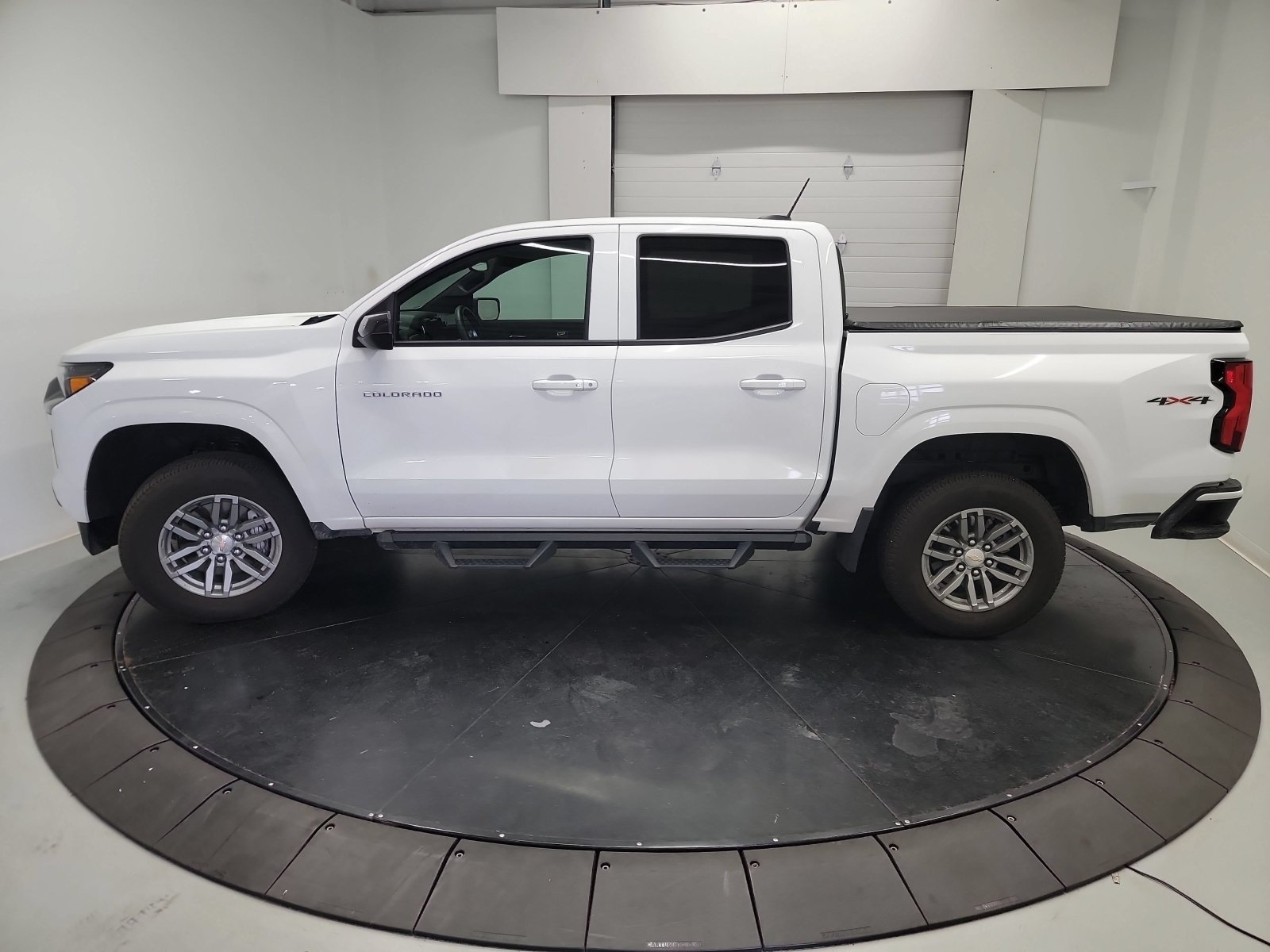 Used 2026 Summit White Chevrolet 4WD LT image 4