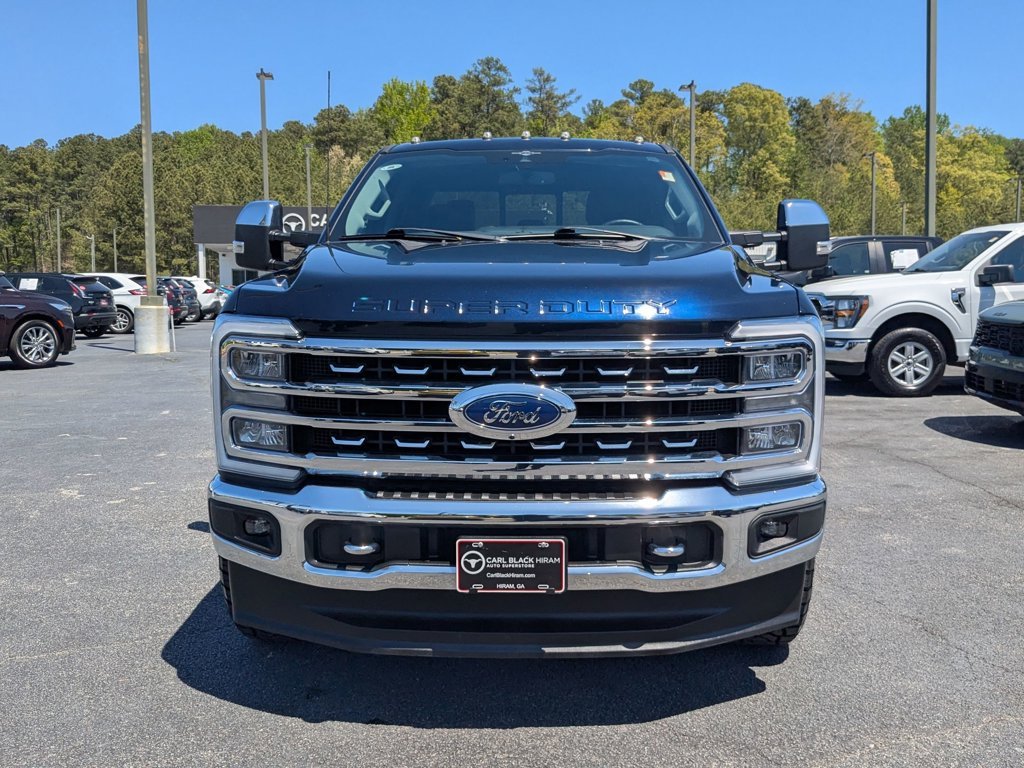 Used 2023  Ford LARIAT image 2