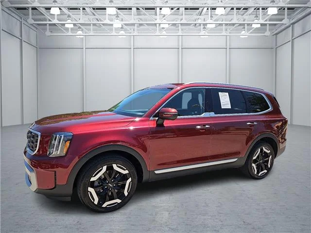 Used 2024 Dawning Red KIA S Front-Wheel Drive image 1