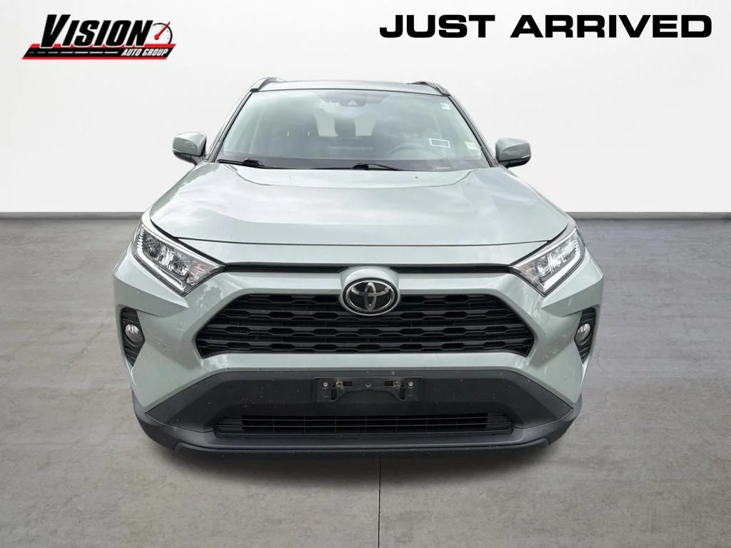 Used 2019 Black Toyota XLE Premium image 2
