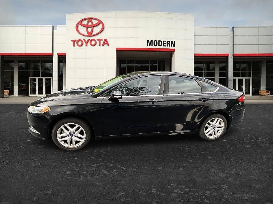 Used 2016 Shadow Black Ford SE image 5