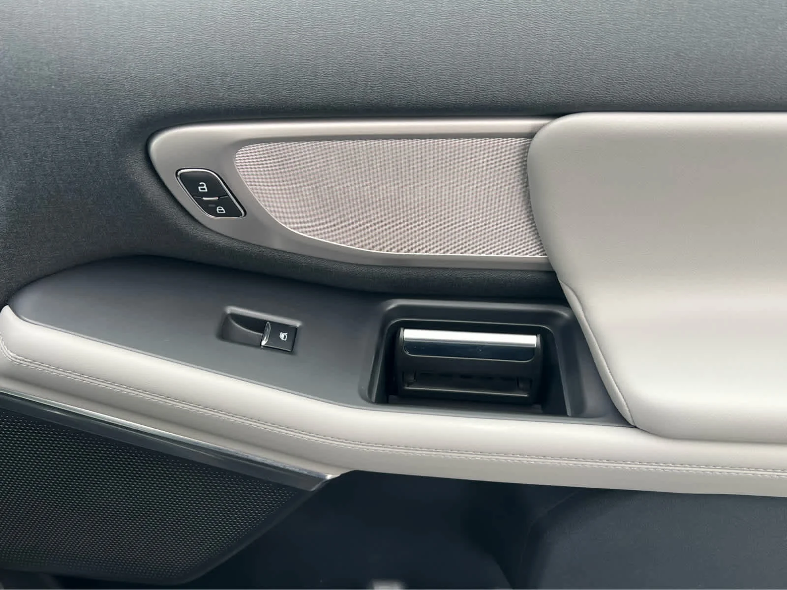 New 2026 Agate Black Metallic Ford MAX Active image 18