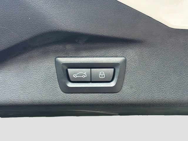 Used 2024 Alpine White BMW xDrive40i image 14