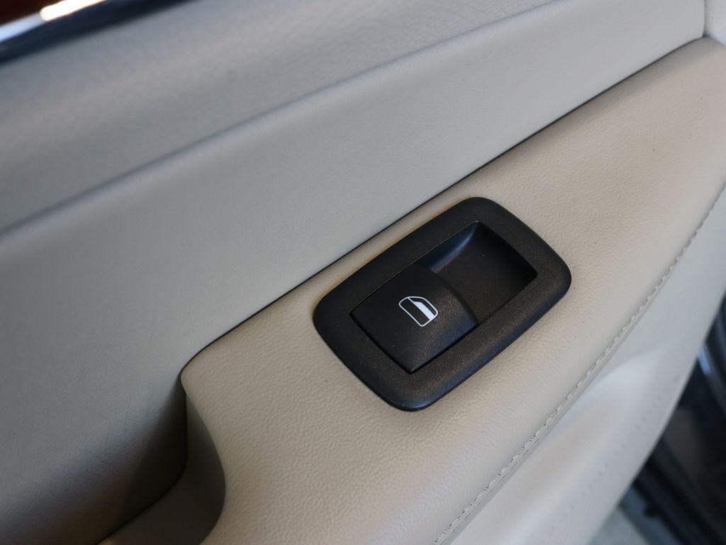 Used 2011 Gray Jeep Limited image 29