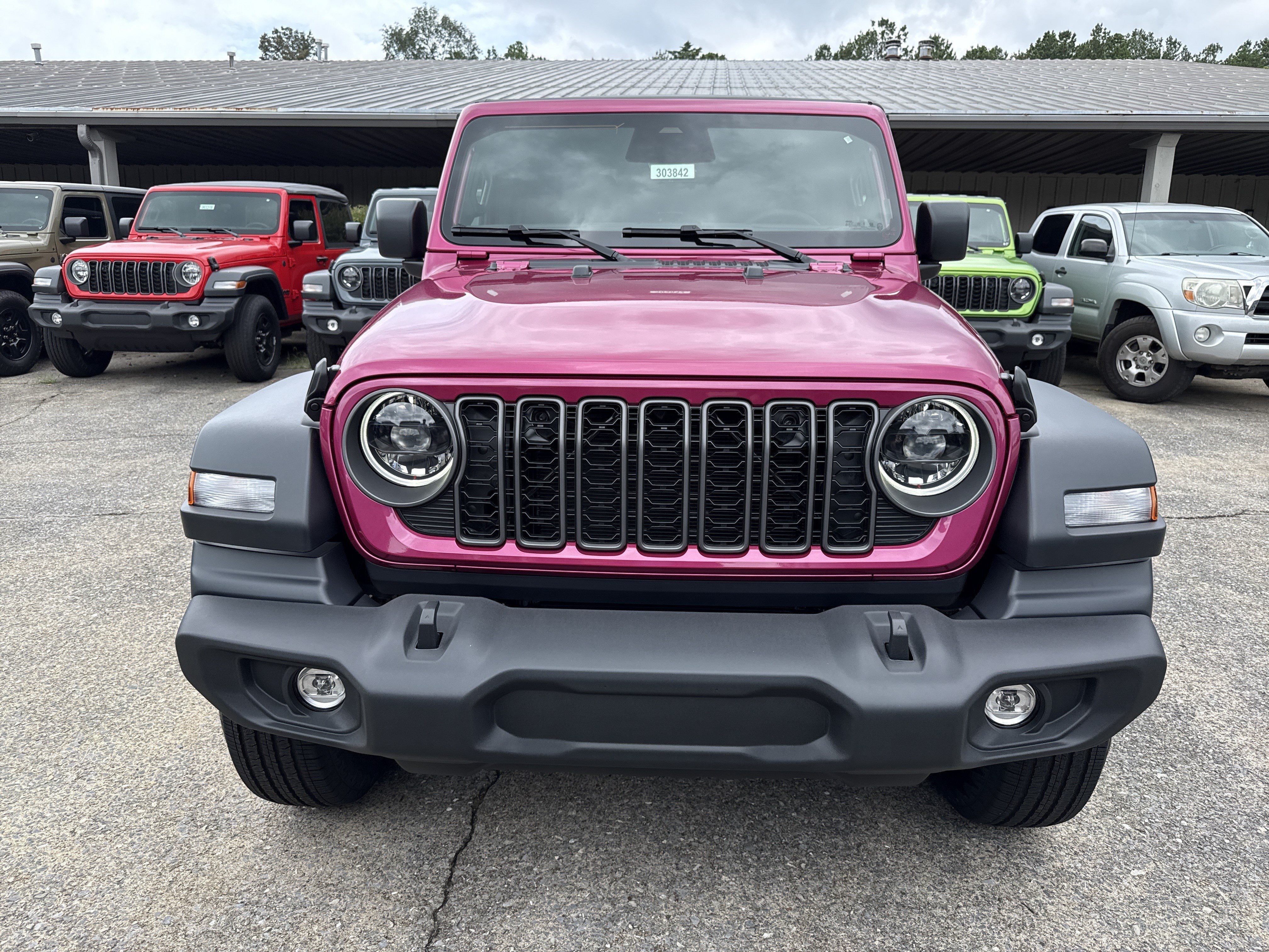 New 2026 Tuscadero Pearlcoat Jeep Sport S image 2