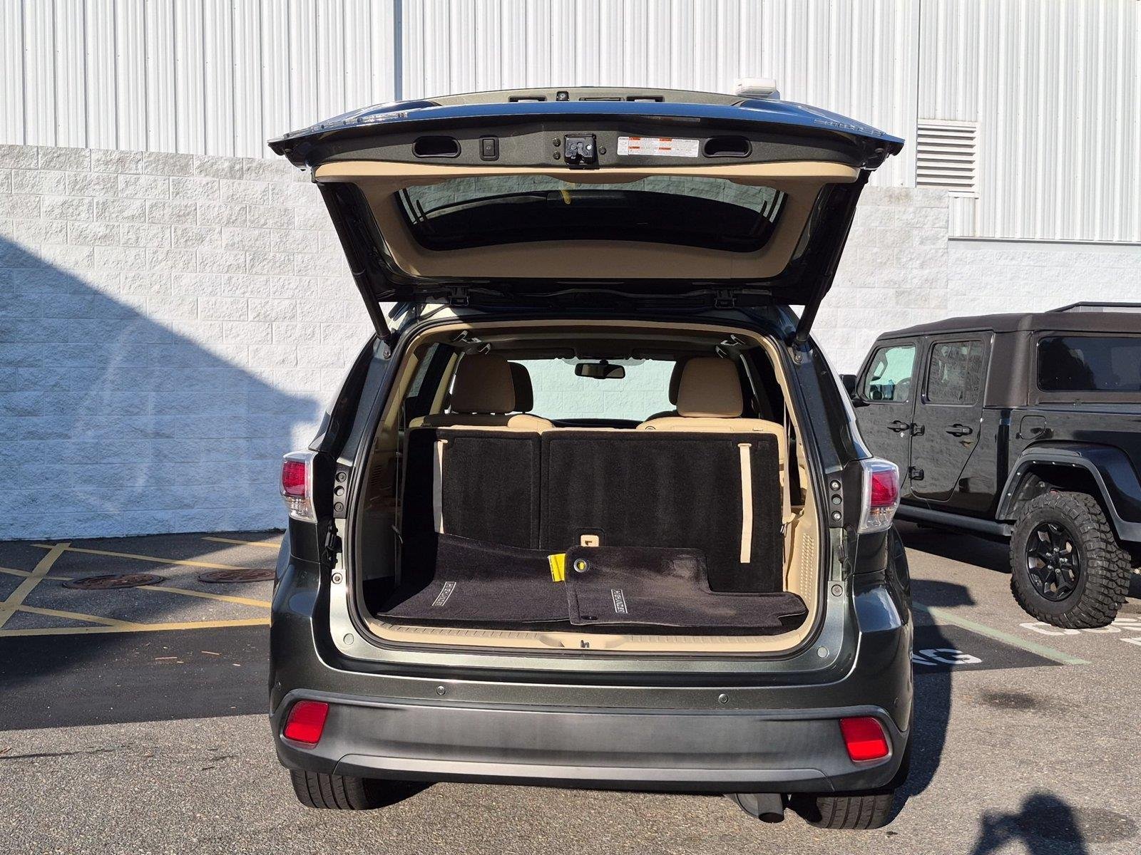 Used 2015 Predawn Gray Mica Toyota Limited image 34
