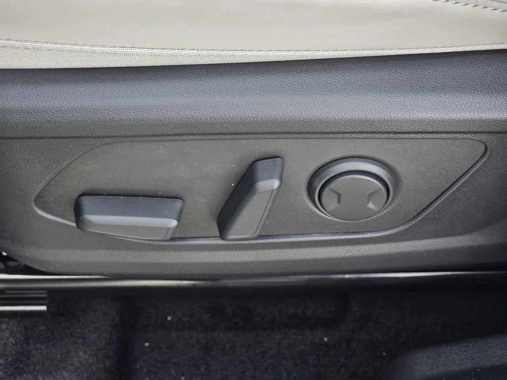 New 2026 Gray Hyundai SEL Convenience image 18