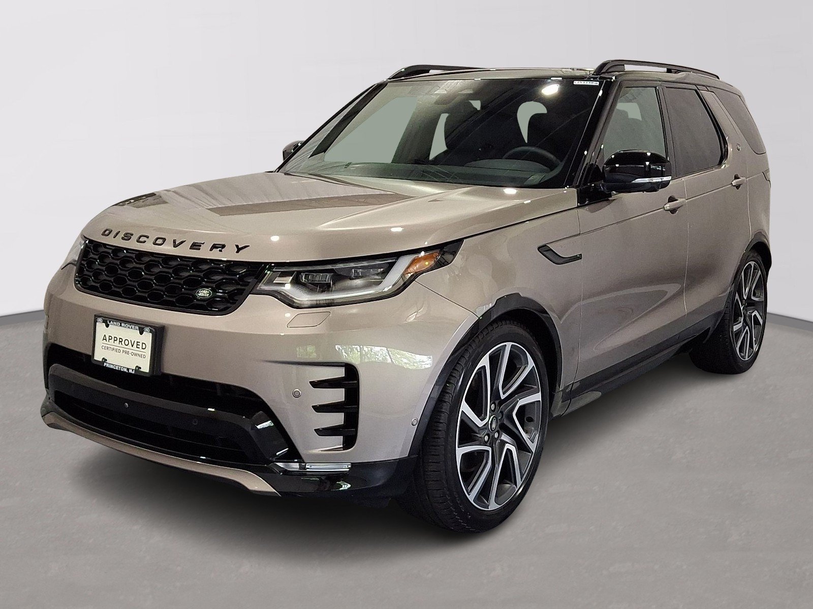 Certified Used 2025 Lantau Bronze Metallic Land Rover Dynamic SE image 1