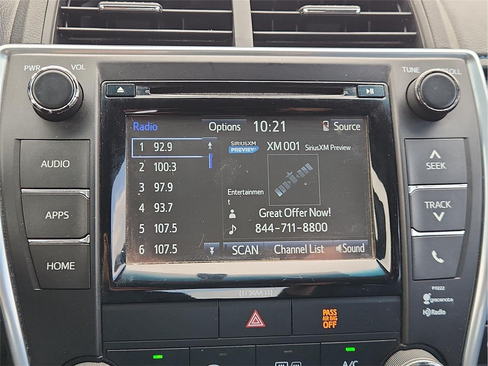 Used 2016 White Toyota XLE image 13