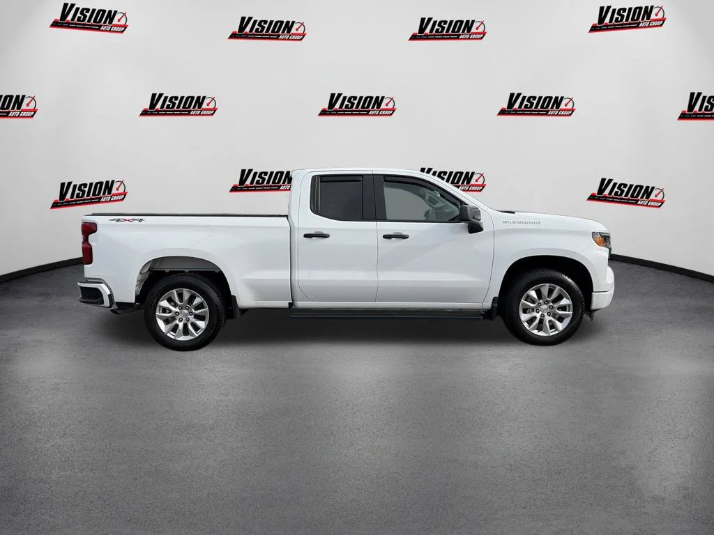 Used 2024 White Chevrolet Custom image 4