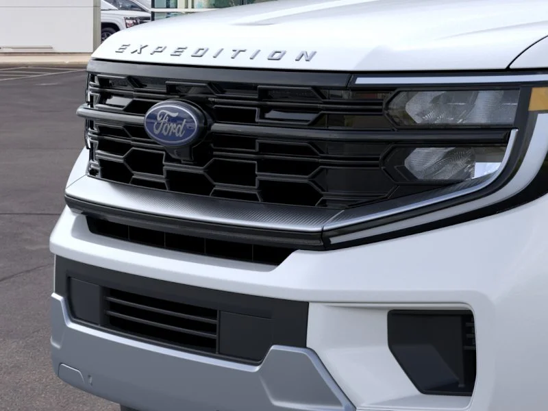 New 2026 Star White Metallic Tri-Coat Ford MAX Platinum® image 40