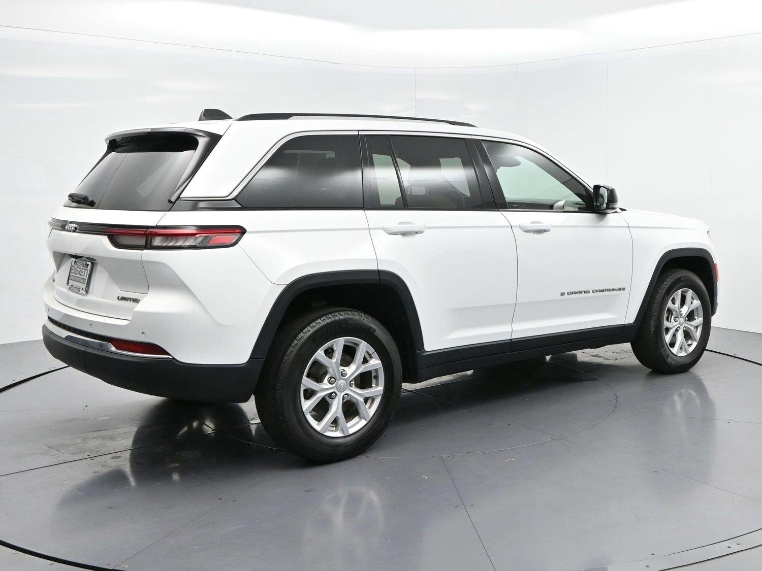 Used 2023 White Jeep Limited image 7