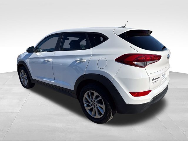 Used 2016 White Hyundai SE image 3