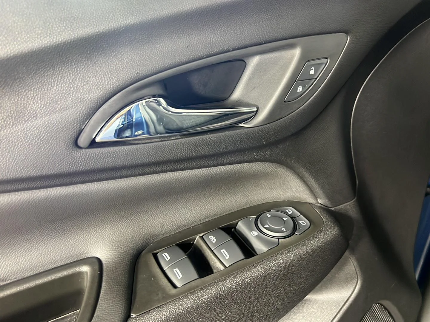 Used 2024 Lakeshore Blue Metallic Chevrolet LT image 9