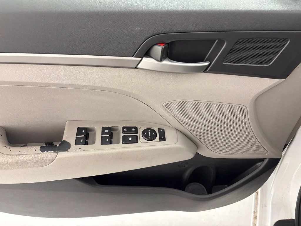 Used 2017 White Hyundai SE image 21