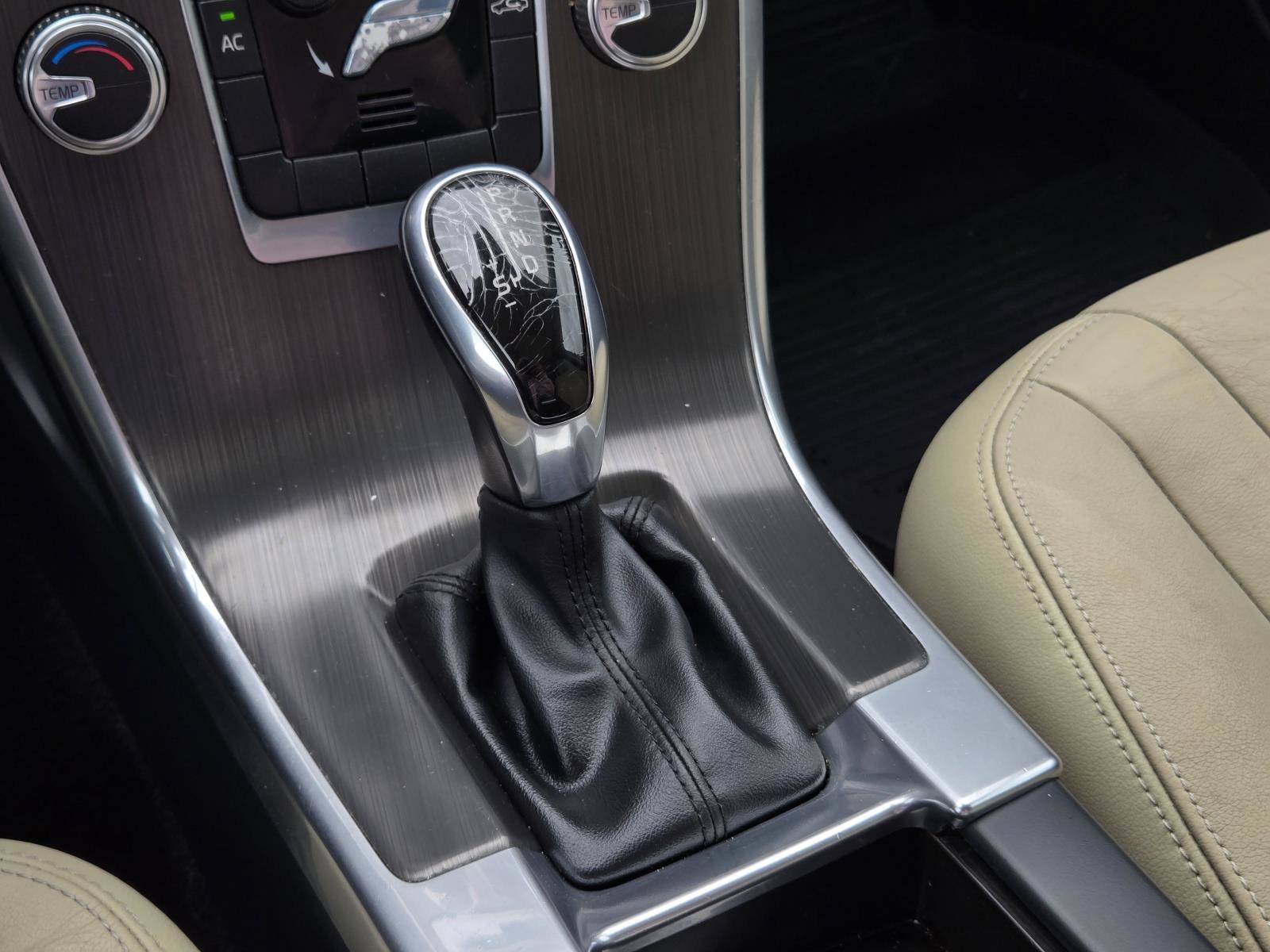 Used 2016 Ice White Volvo T5 Premier image 23