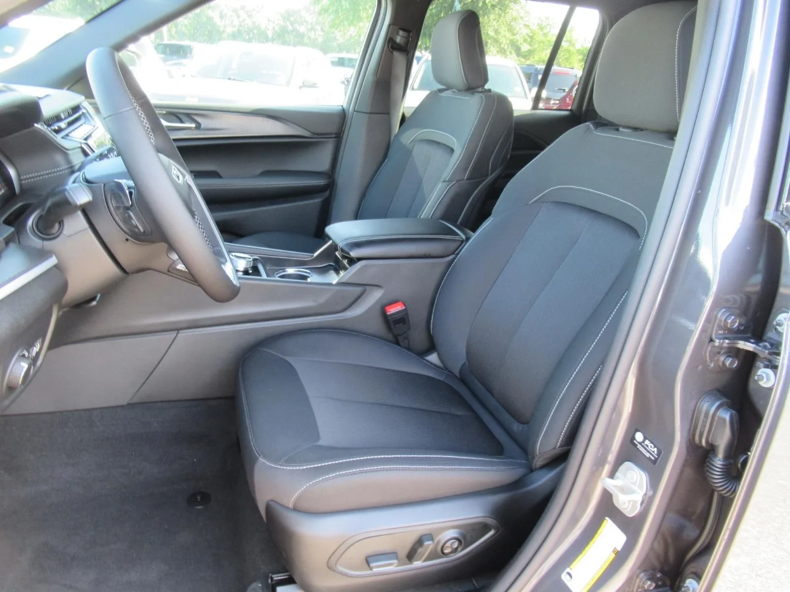 New 2026 Baltic Gray Metallic Clear-Coat Exterior Paint Jeep Laredo X image 19