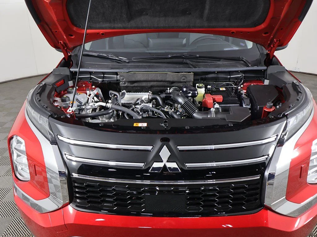 New 2026 Red Mitsubishi ES image 20