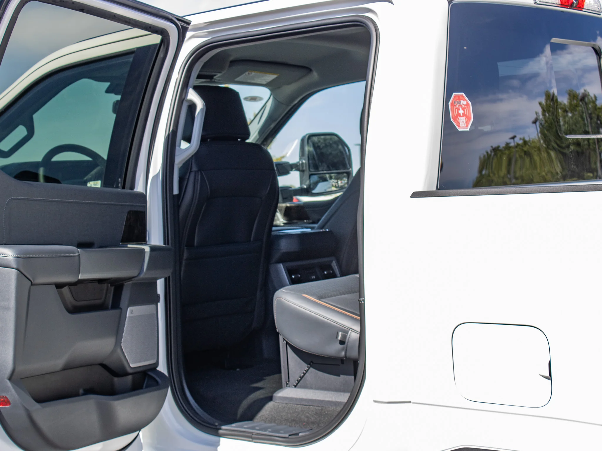New 2026 Star White Metallic Tri-Coat Ford F-250® Lariat® image 15