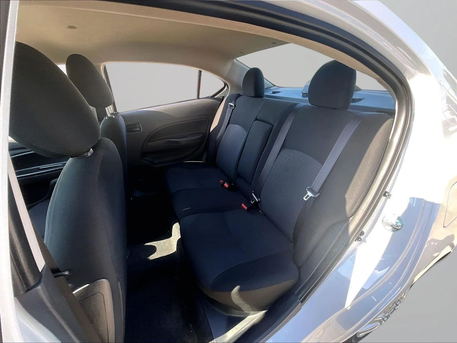 Used 2024 White Mitsubishi ES image 26