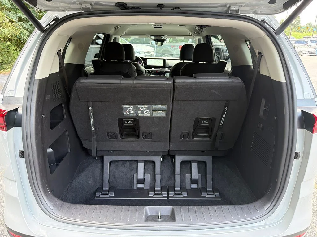 Used 2024 White Kia EX image 17