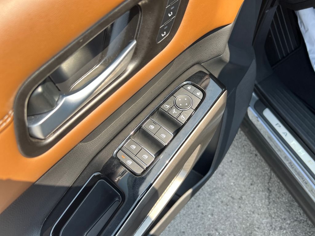 Used 2025 Gray Nissan Platinum image 11