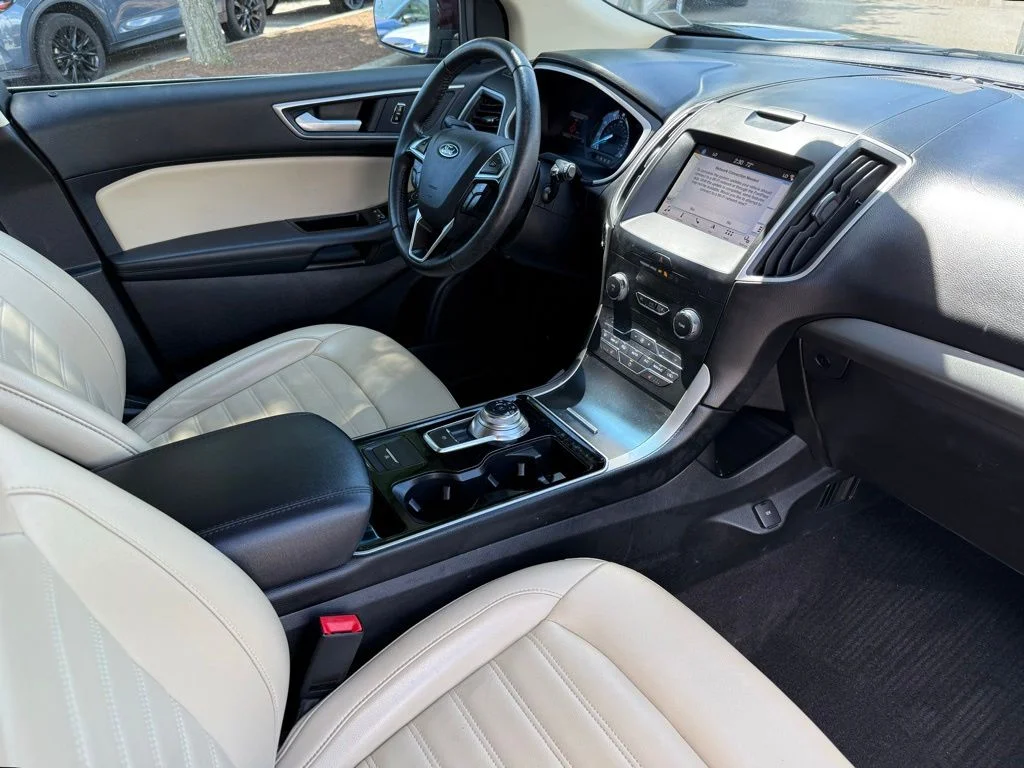 Used 2019 Red Ford SEL image 27