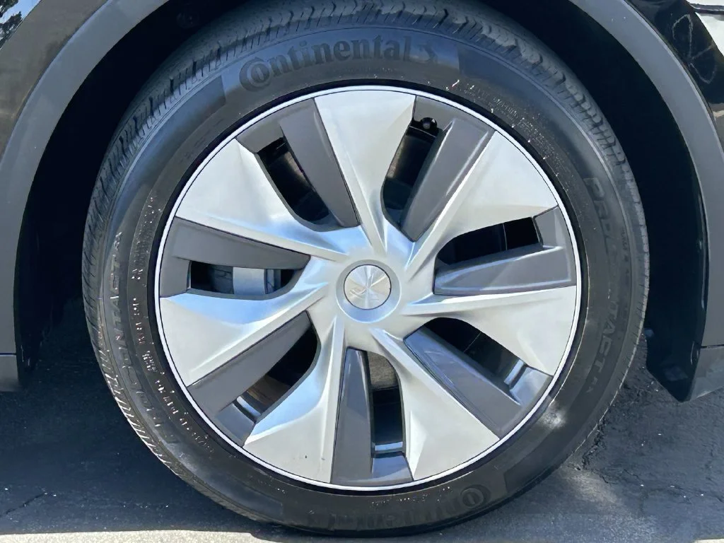 Used 2023 Solid Black Tesla Standard Range image 7