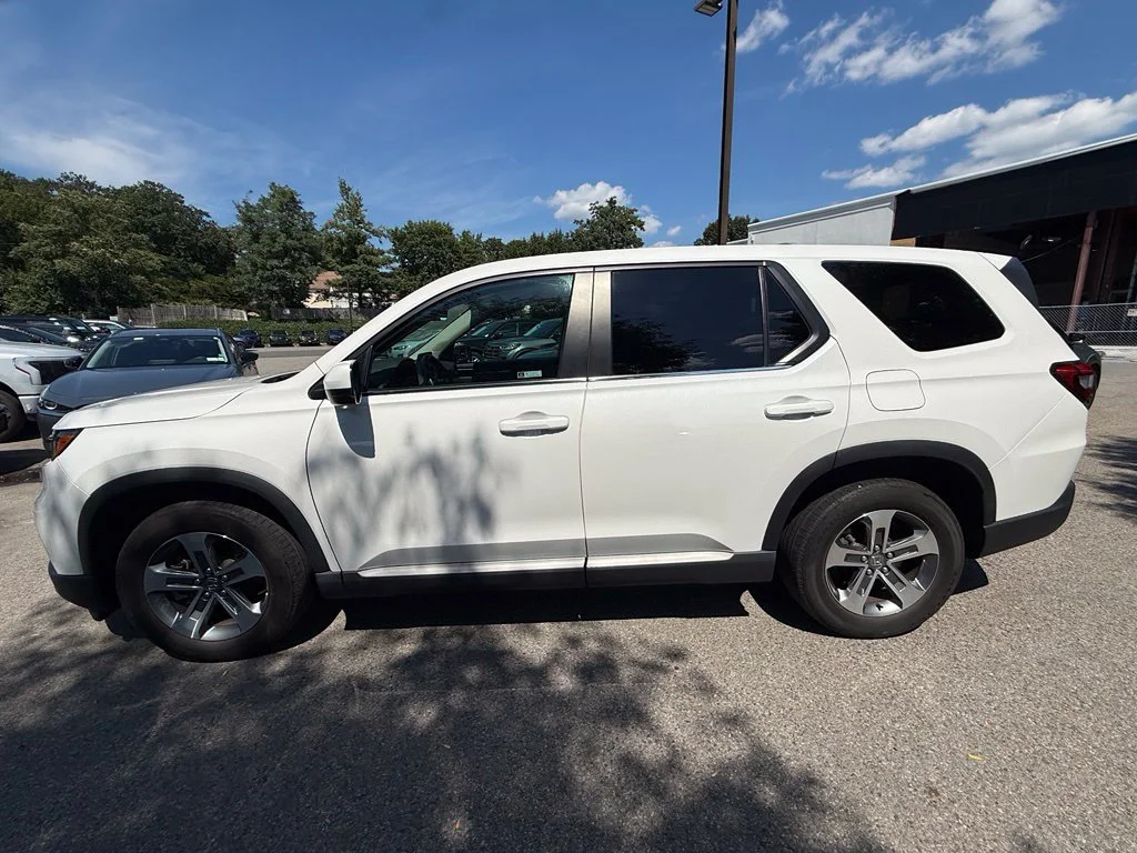 Used 2023 White Honda EX-L image 5