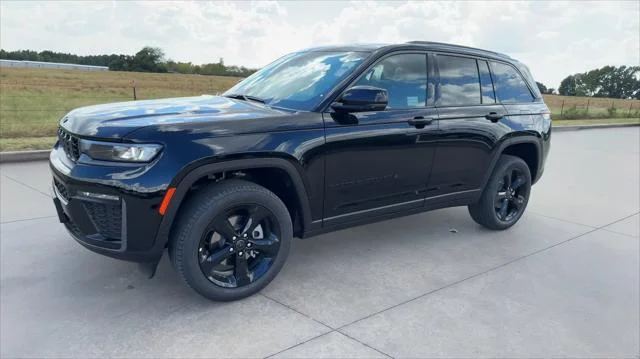 New 2027 High-Gloss Black Paint Jeep Limited image 5